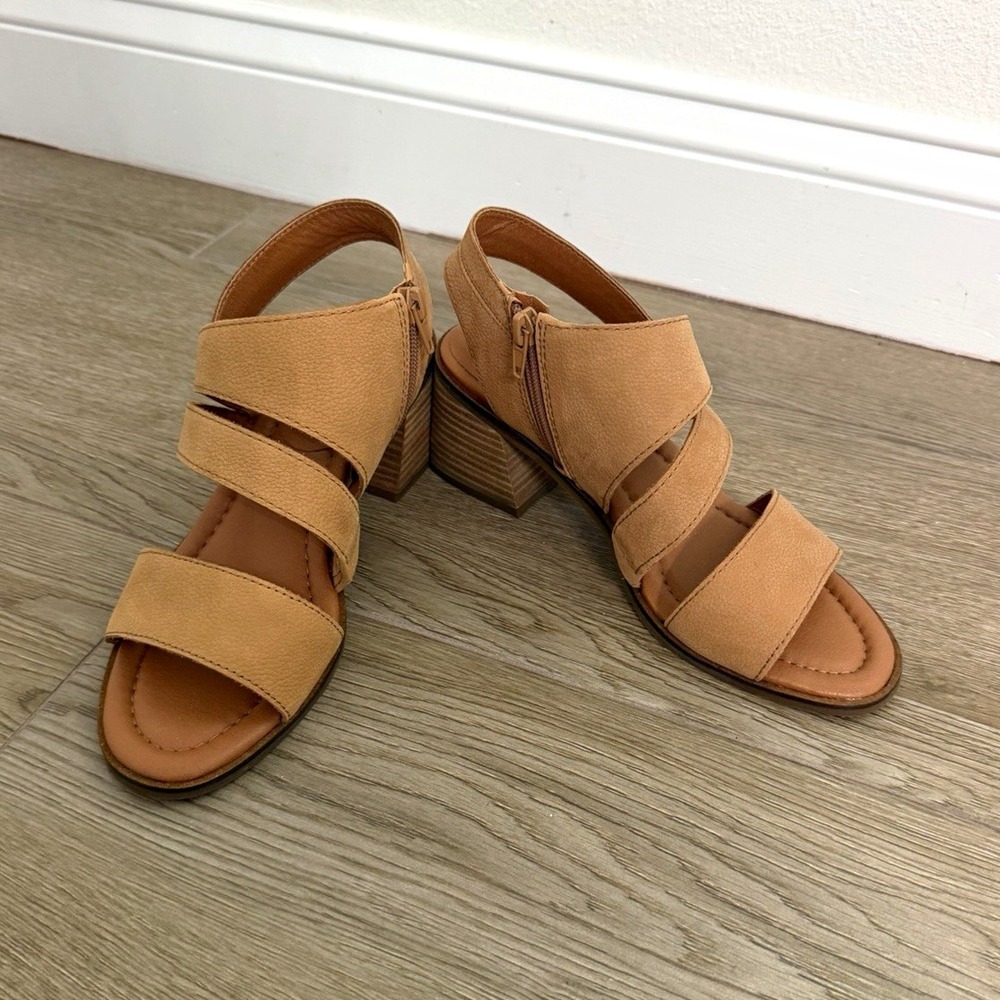 NWOT Lucky Brand Brown Rhodette Block-Heel Sandal Size 8